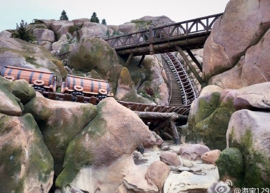 seven-dwarfs-mine-train-2