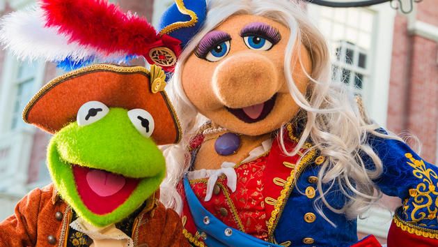 Kermit and Miss Piggy from Muppets Present Great Moments in American History