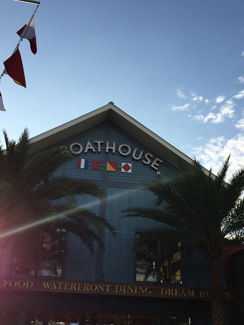 Image of the front of The BOATHOUSE restaurant